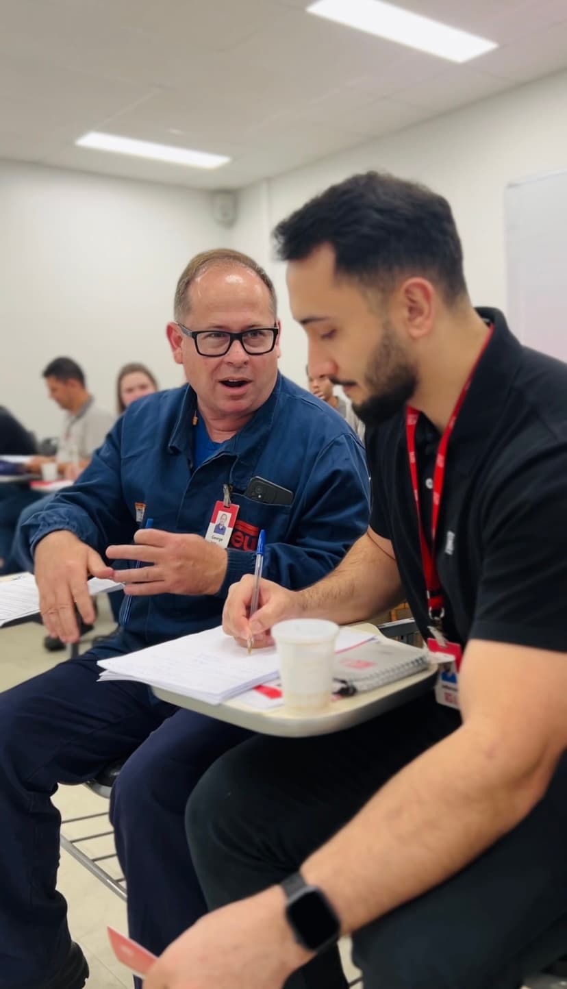 Encontro de desenvolvimento de lideranças conduzido pela Hucom